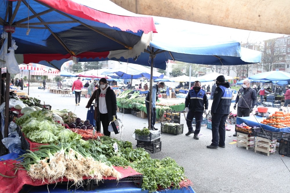 Bursa’da pazarlarda Korona virüs önlemleri arttırıldı 