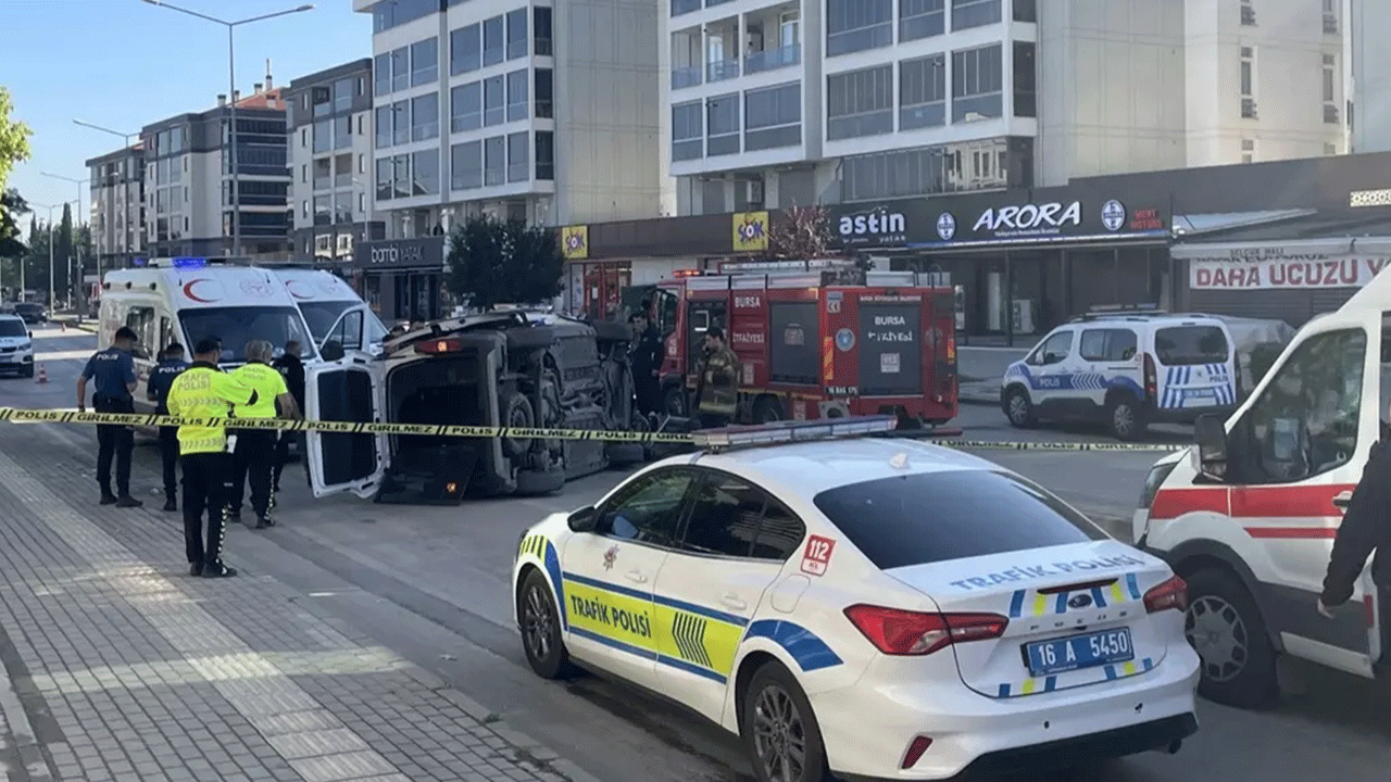 Bursa'da polis aracı devrildi! 5 kişi yaralandı!