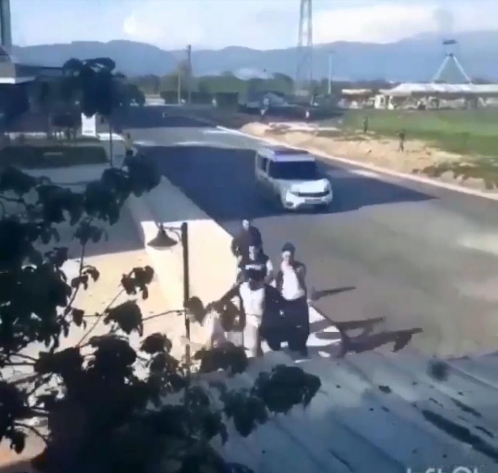 Bursa’da polisi gören gençler böyle kaçtı 