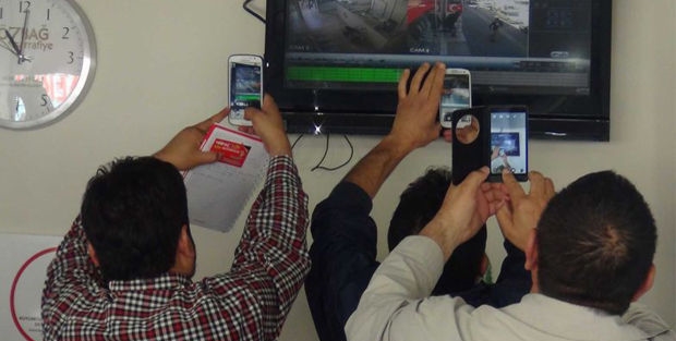Onu çekip Watshapp'dan atma!