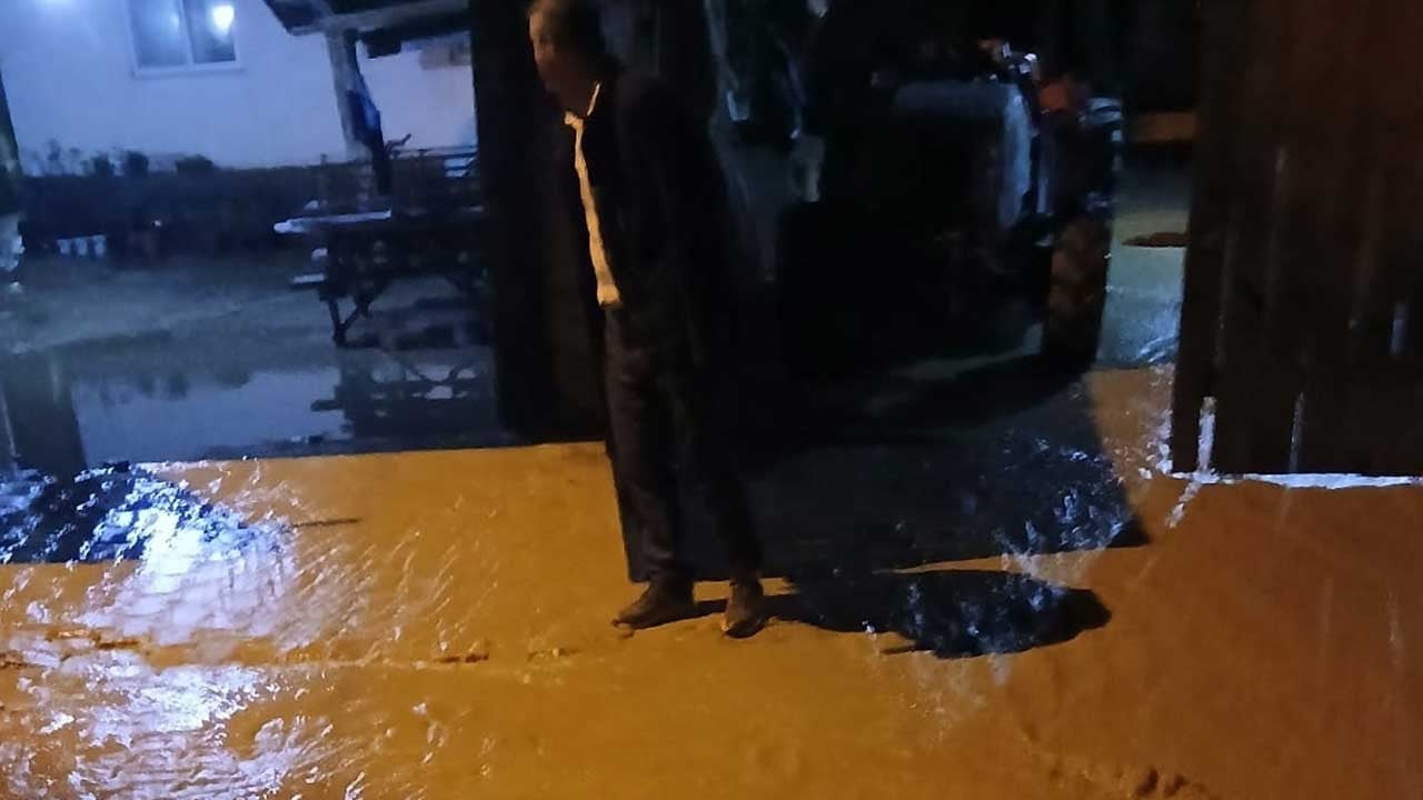 Bursa'da sağanak etkili oldu! Su baskınları yaşandı
