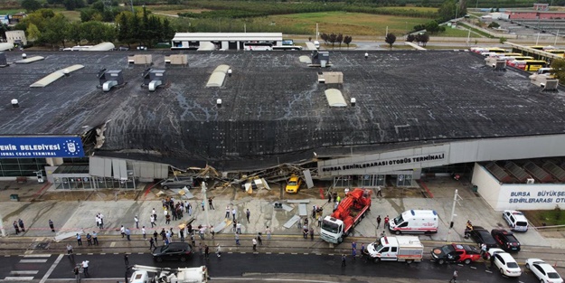 Bursa'da sağanak! Su bastı, ağaçlar devrildi