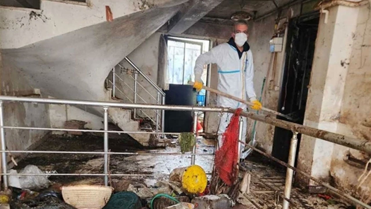 Bursa’da şaşırtan görüntü! 2 katlı evden 9 kamyon çöp çıktı