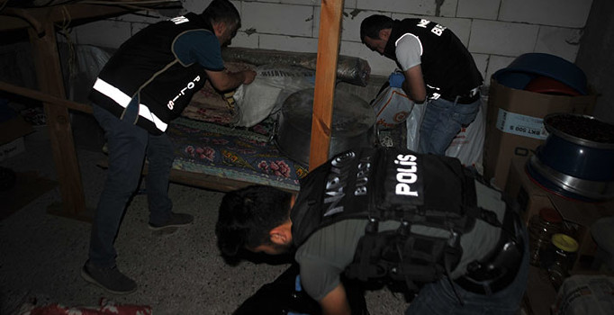 Bursa'da silah tacirlerine şafak vakti ‘Zeytin’ operasyonu yapıldı