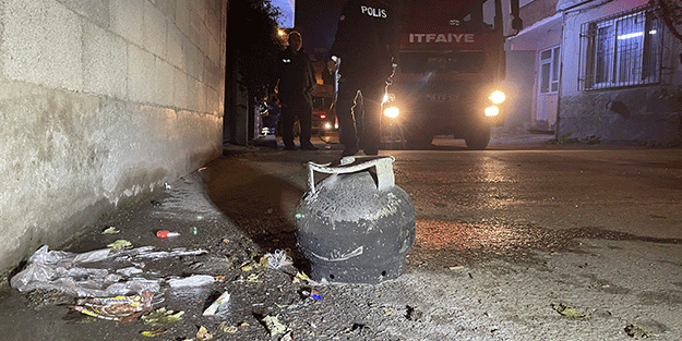 Bursa'da sinir krizi geçiren bir kişi 2 katlı evlerini yaktı