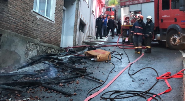 Bursa'da sobayı yakarken halıya düşen ateş evi küle çevirdi