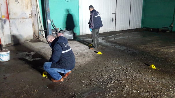 Bursa'da sokak ortasında başından vuruldu