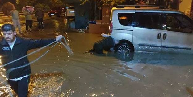Bursa'da sokaklar göle döndü