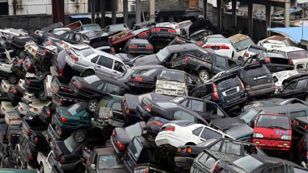 Bursa'da şoke eden görüntü! Binlerce Renault Fluence çöpte görüntülendi! Sebebini öğrenenler şaşkına döndü