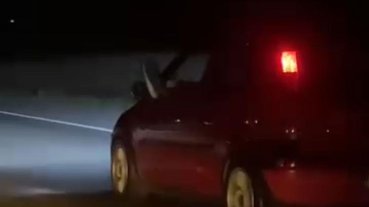 Bursa’da şoke eden görüntü! Bir ayağı camda bir ayağı gazda