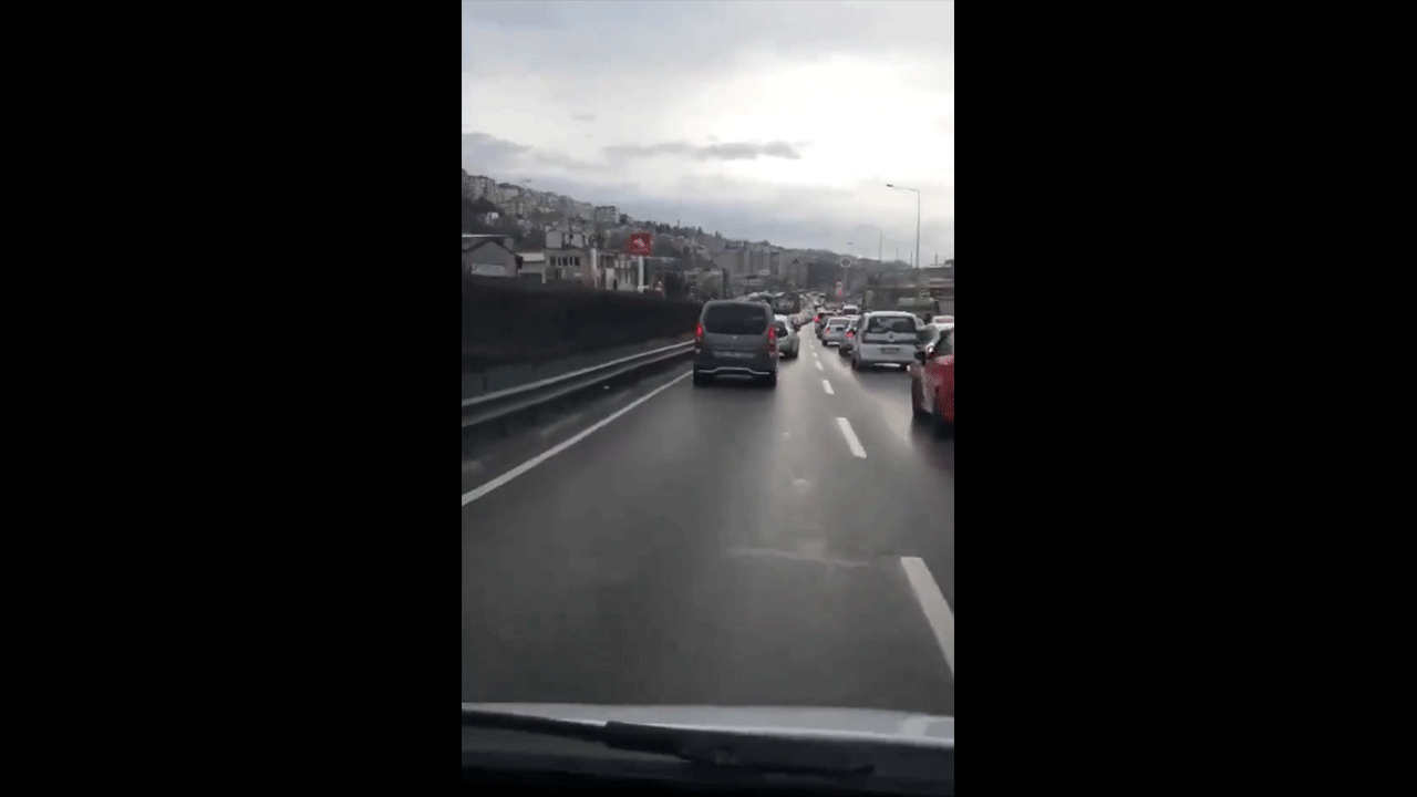 Bursa'da sürücüler ambulansa yol veremedi! Ortaya bu görüntüler çıktı