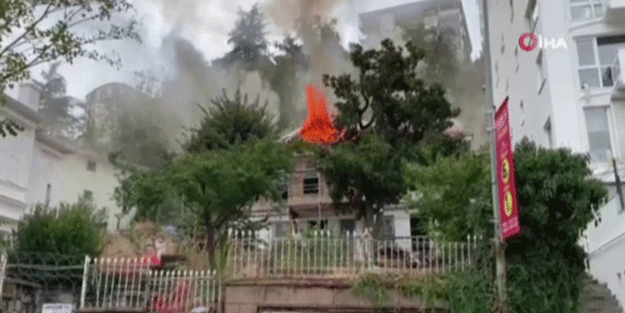 Bursa’da tarihi binada yangın