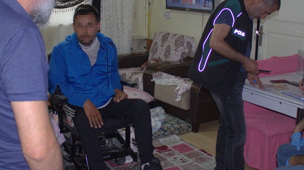 Bursa’da tekerlekli sandalyeyle uyuşturucu satıyordu baskında yakalandı