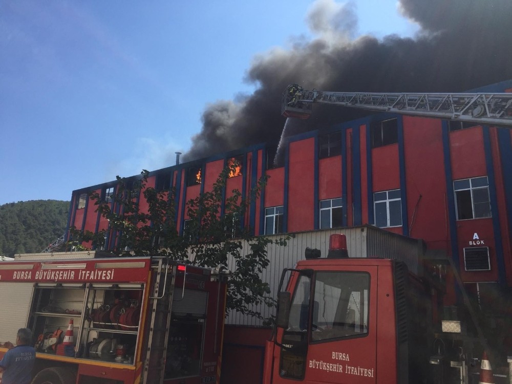 Bursa’da tekstil fabrikasında büyük yangın 