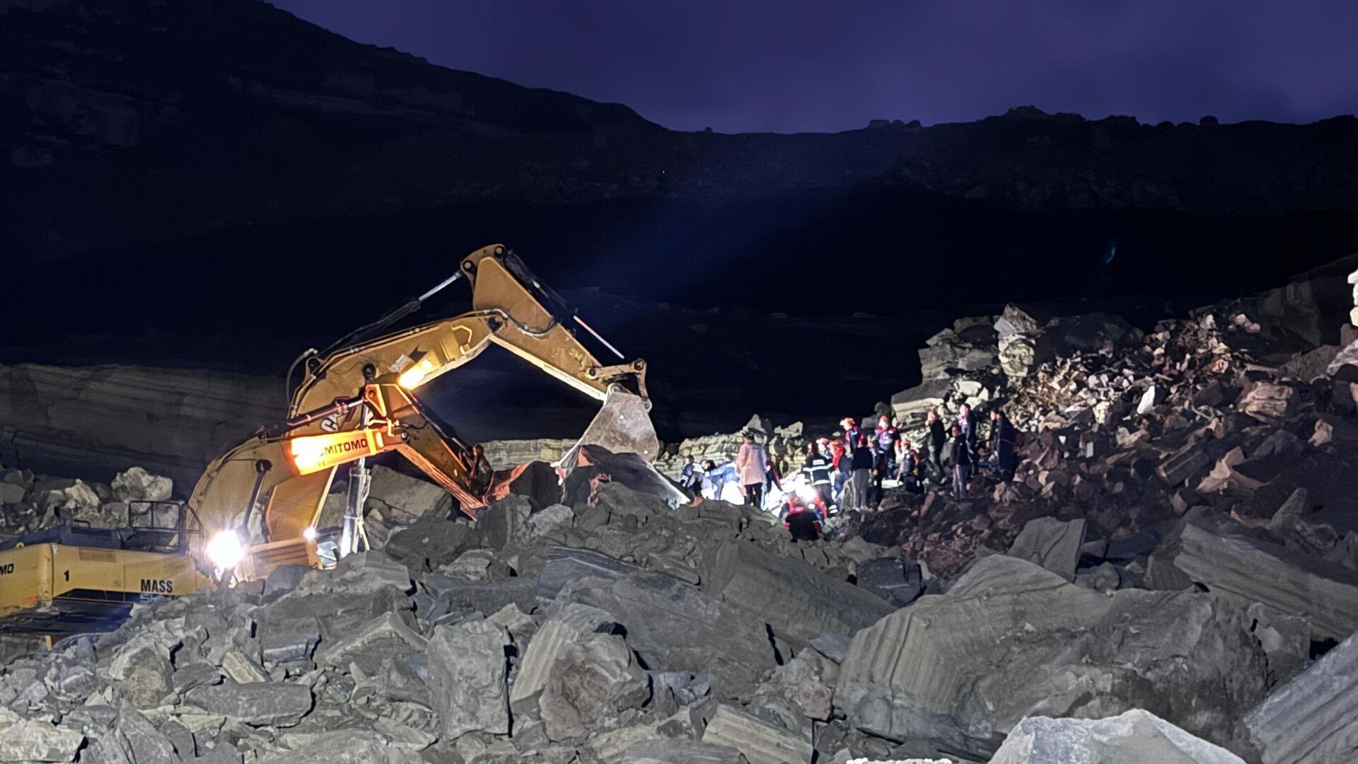 Bursa’da toprak altında kalan işçinin cansız bedenine ulaşıldı