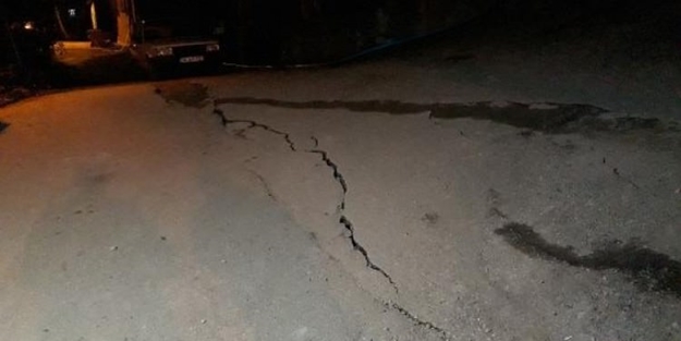 Bursa'da toprak kayması: Tahliye edildiler!