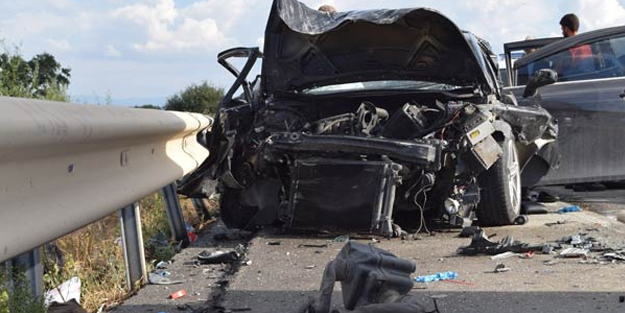 Bursa'da trafik faciası! Ters şeride girip TIR'la çarpıştı