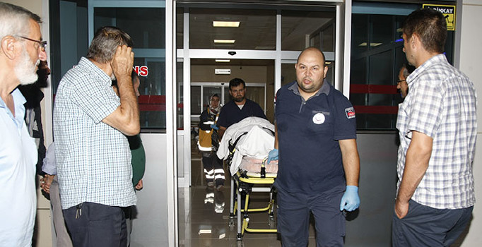 Bursa'da traktör devrildi: 2 kişi yaralandı