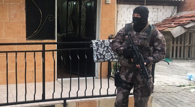 Bursa'da uyuşturucu tacirlerine operasyon: 22 kişi gözaltında