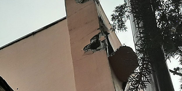 Bursa’da villanın duvarına yıldırım isabet etti