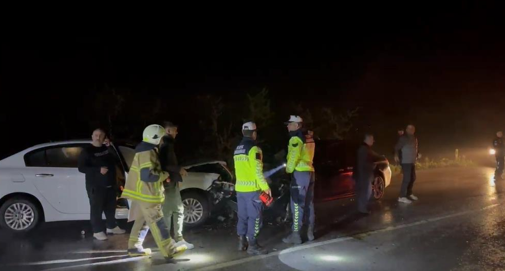 Bursa'da yağışlı havada feci kaza: 1'i ağır 5 yaralı