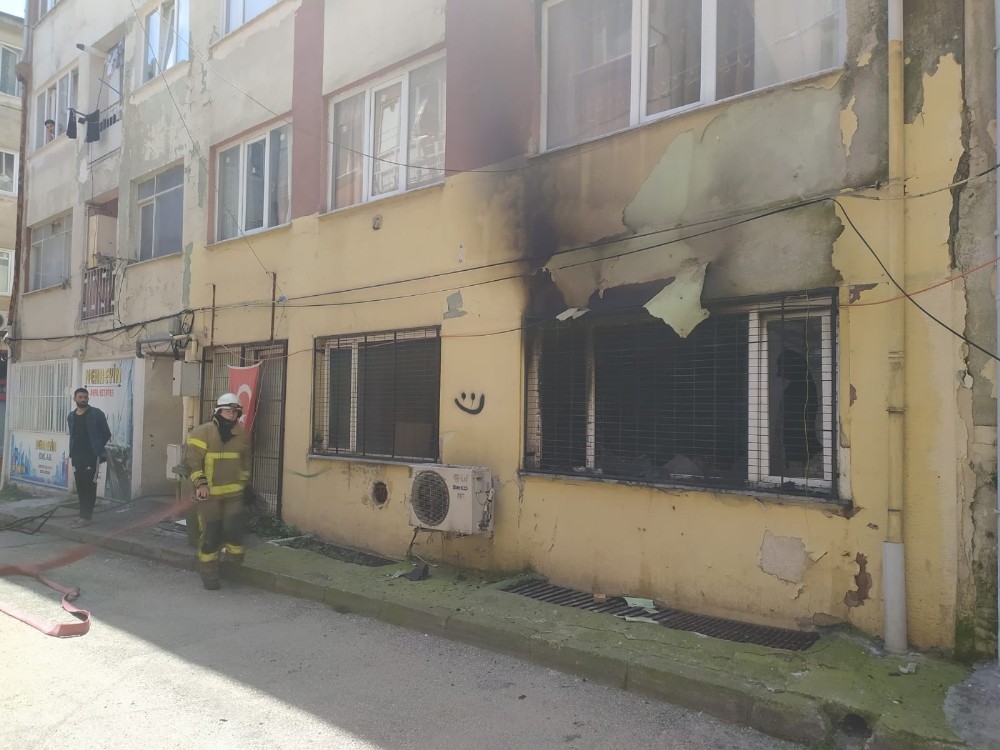 Bursa’da yangın çıktı daire küle döndü 