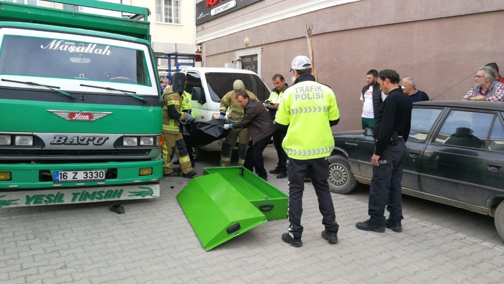 Bursa’da yaşlı adam geri manevra yapan kamyonun altında hayatını kaybetti 
