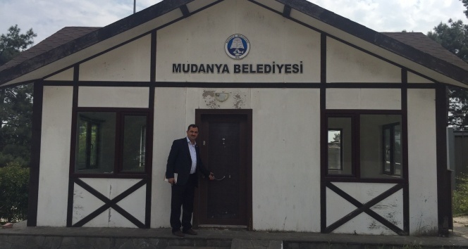 Bursa'da yılan koca mahalleyi hizmetsiz bıraktı