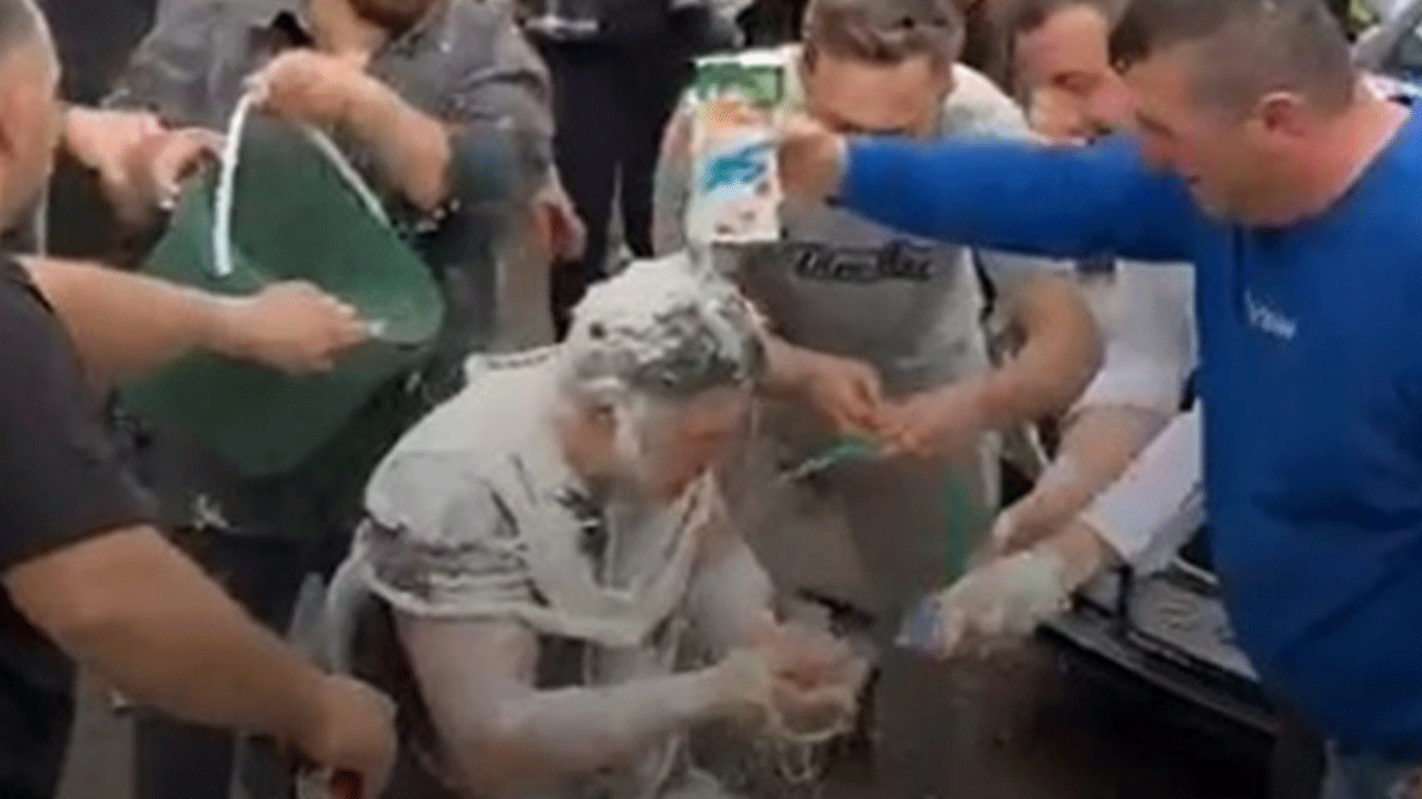 Bursa'da yok artık dedirten görüntüler: Herkesin önünde eziyet ettiler!