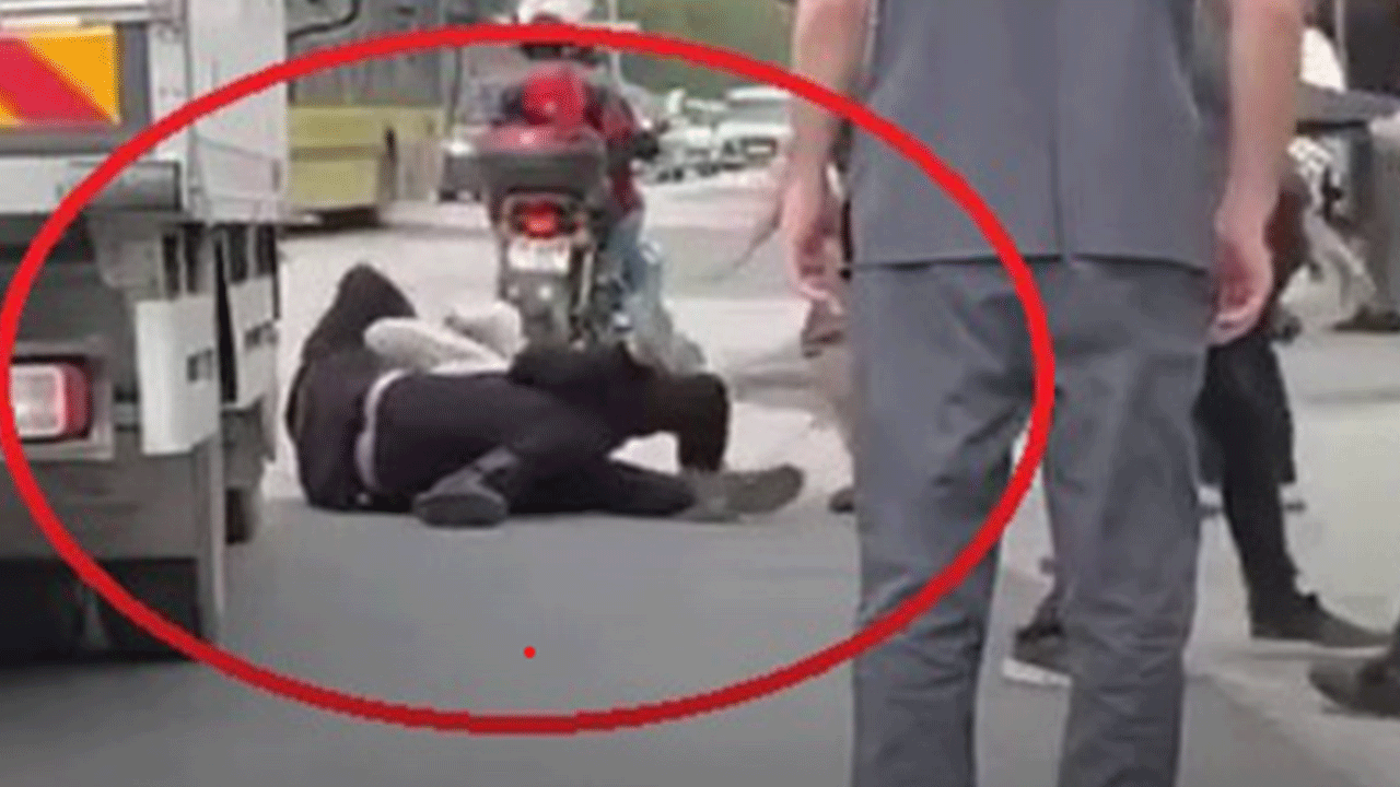 Bursa'da yol verme kavgası böyle görüntülendi!