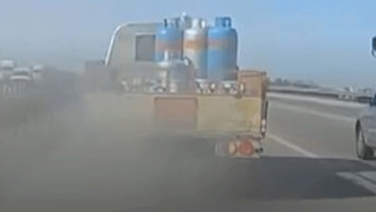 Bursa'da yürekler ağza geldi: Tüp kamyonunun lastiği böyle patladı!