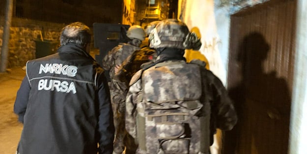 Bursa'da yüzlerce polisin katılımıyla şafak baskını
