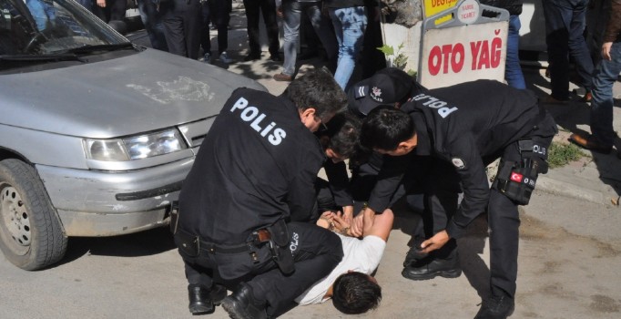Bursa'da dur ihtarına aldırmadı, polisten kaçamadı