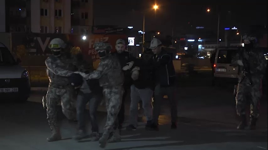 Bursa’daki DEAŞ operasyonu saniye saniye kameraya yansıdı... 