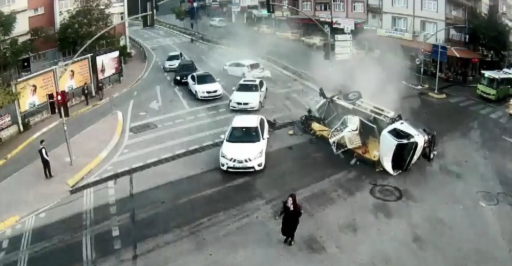 Bursa’daki feci kaza güvenlik kamerasında 