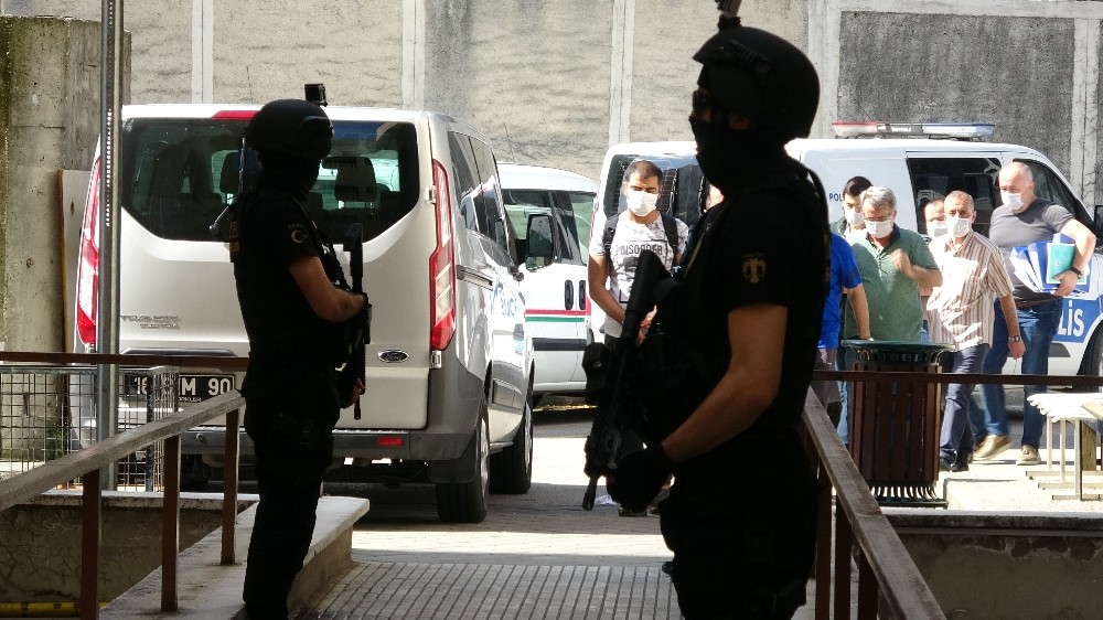 Bursa’daki FETÖ operasyonunda 5 şüpheli adliyede 