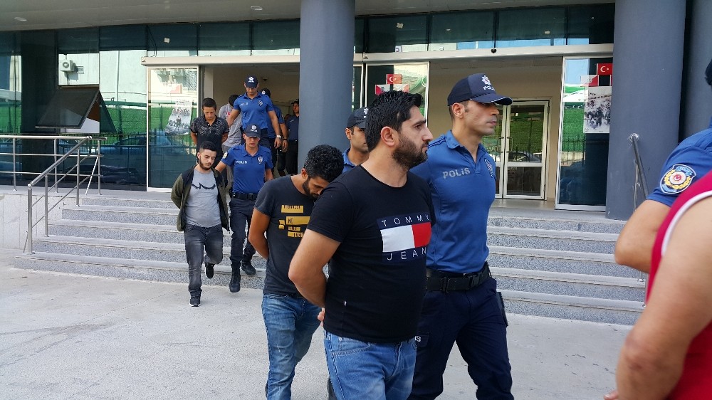 Bursa’daki şafak operasyonu... 2 otobüsle adliyeye götürüldüler 