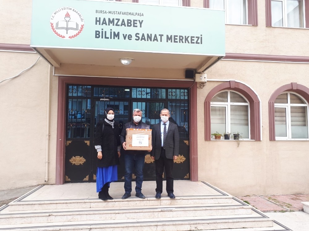 Bursa’dan sağlık çalışanlarına 3D yazıcı ile yüz koruma siperi üretildi 