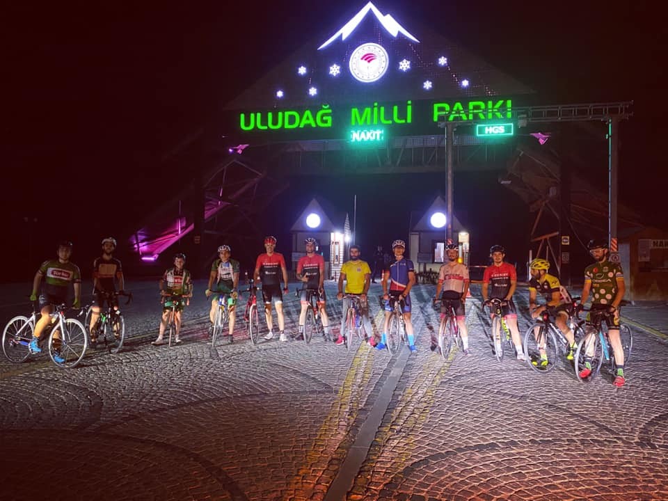 Bursalı bisikletçiler iftarda Uludağ’a pedal çevirdi 
