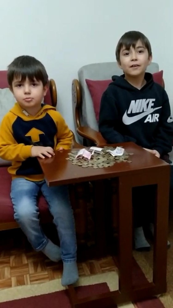 Bursalı minikler harçlıklarını ihtiyaç sahiplerine bağışladı 