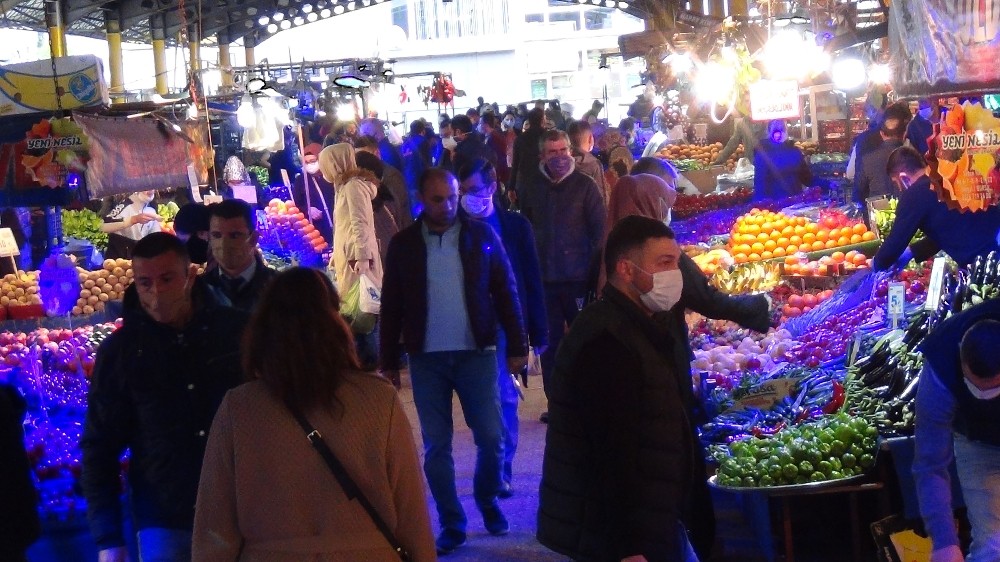 Bursalılar pazarlara akın ettiler 