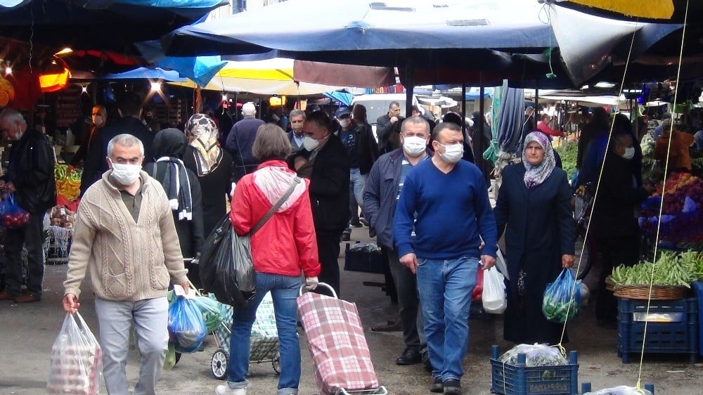Bursalılar pazarlara akın ettiler 