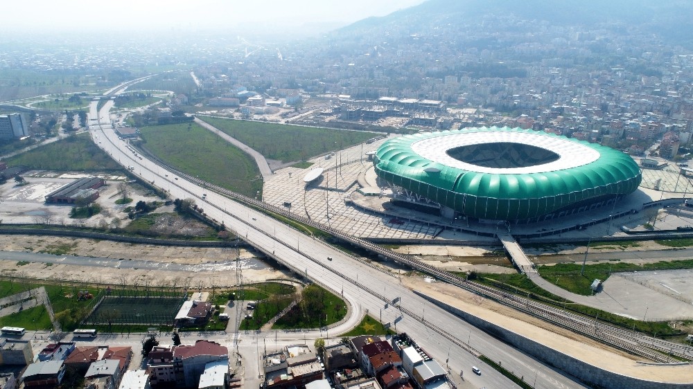 Bursa’nın boş meydan ve caddeleri havadan görüntülendi 