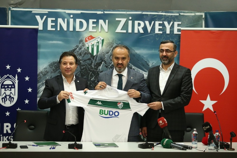 Bursasapor, BUDO ile 3,5 milyon liralık forma göğüs sponsorluğu imzaladı 