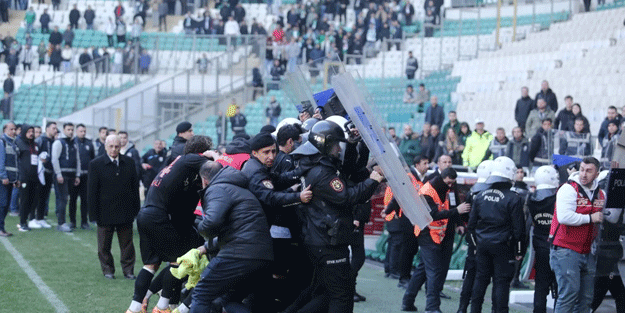 Bursaspor-Diyarbekirspor maçı karıştı! Tam 5 kırmızı kat
