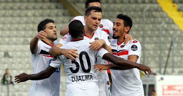 Bursaspor Djalma Campos’tan haber bekliyor