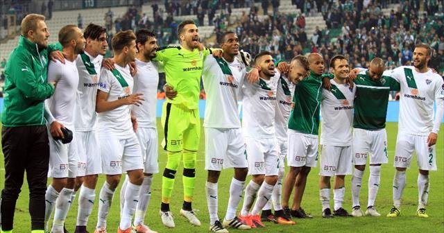 Bursaspor Karabükspor'u mağlup ederek seriyi devam ettirmek istiyor