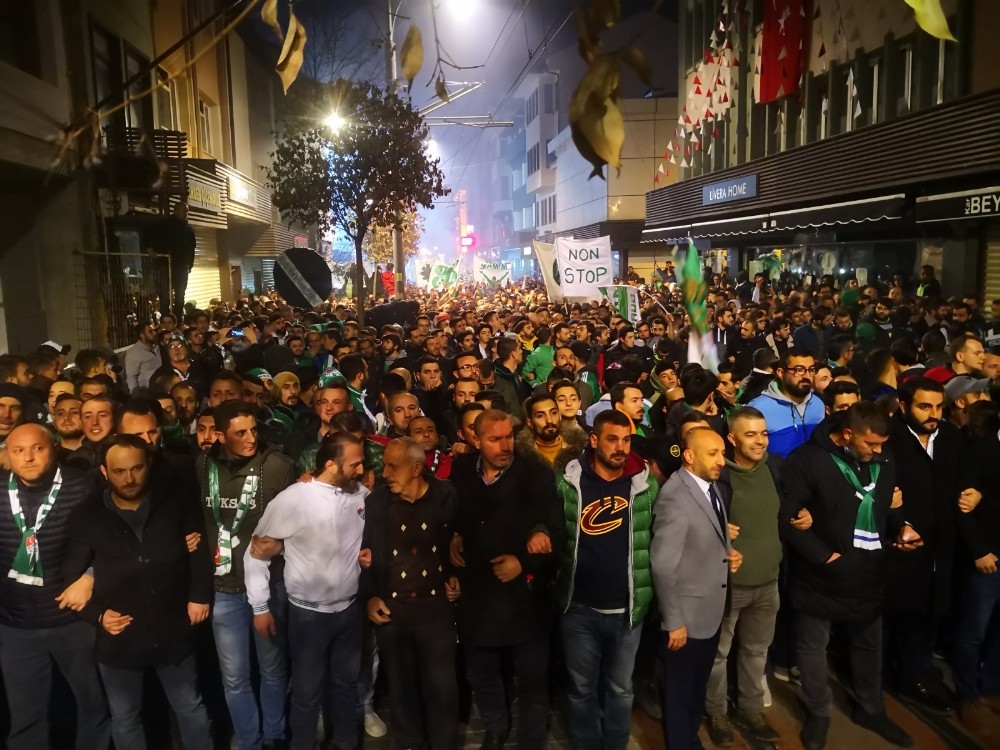 Bursaspor taraftarından görkemli yürüyüş 