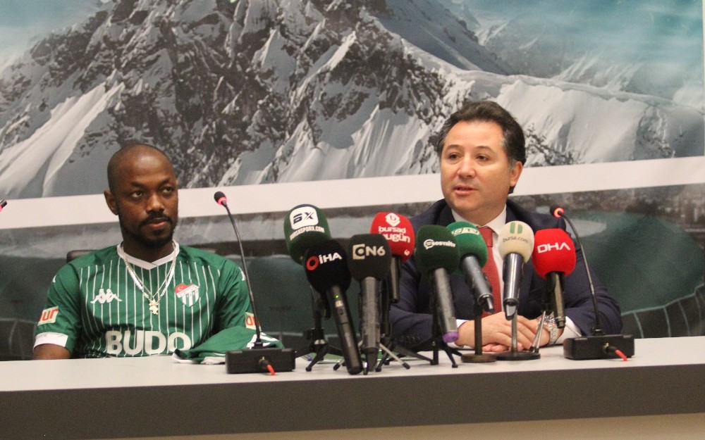 Bursaspor, Traore ile sözleşme imzaladı 