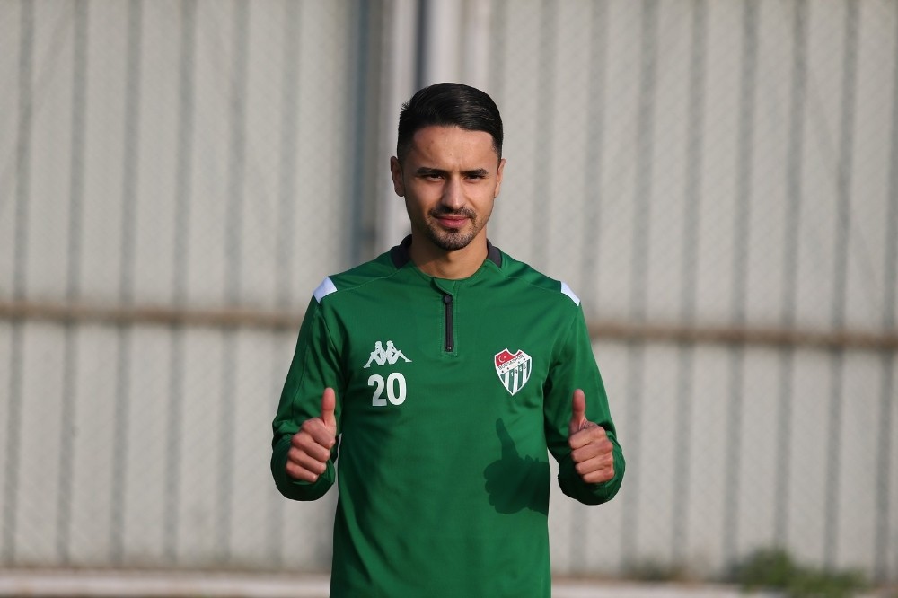 Bursaspor’da Musa Araz ile yollar ayrıldı 
